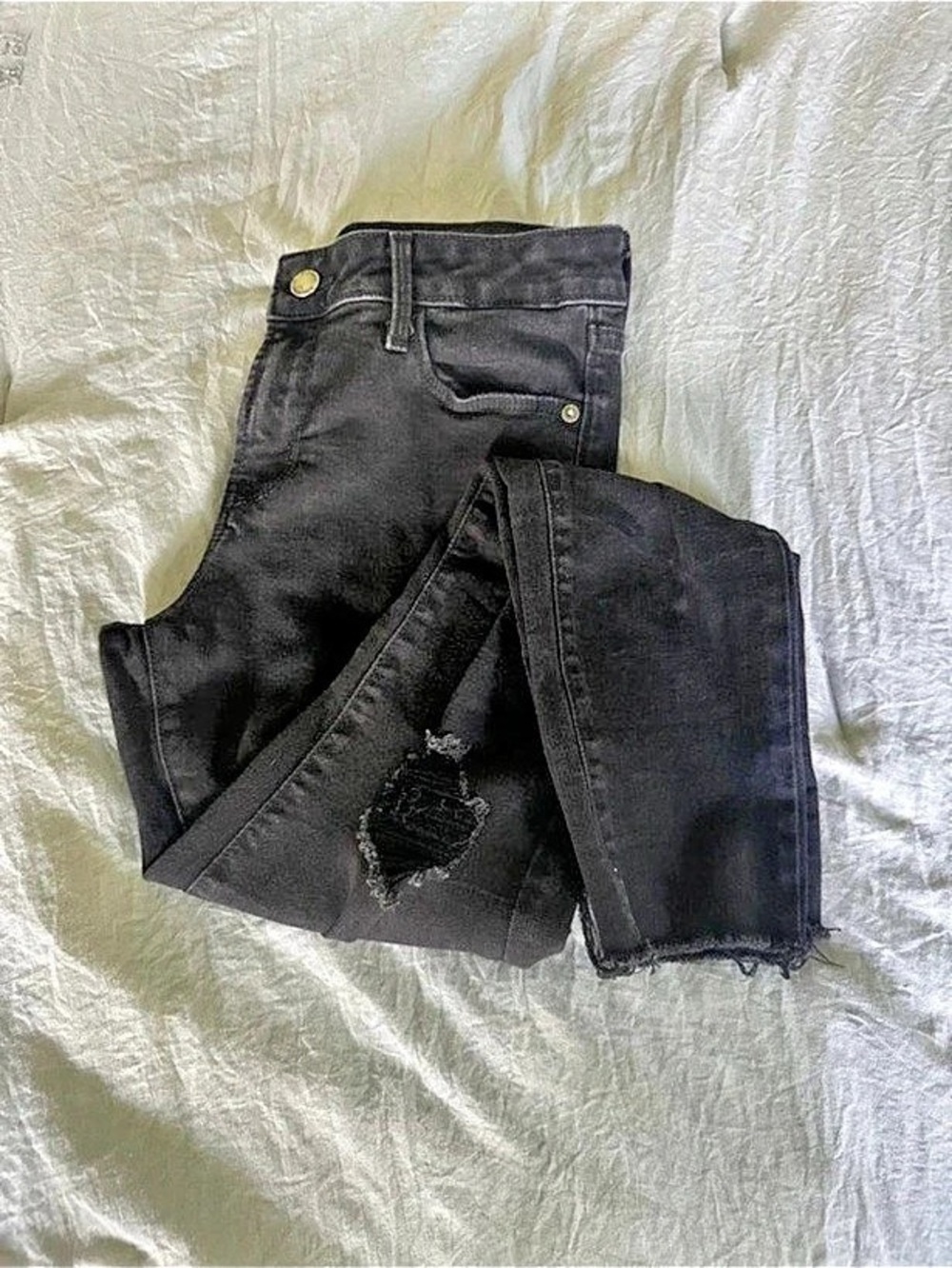 Old Navy Distressed Skinny Jeans in Black